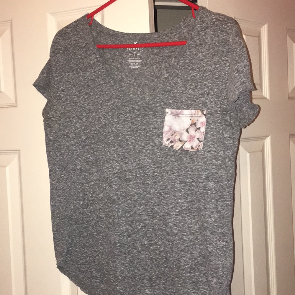 Gray American Eagle V-Neck👚